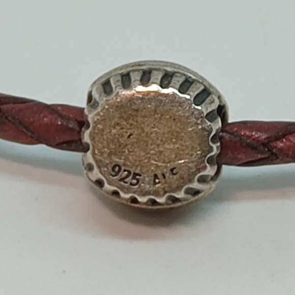 * Pandora red leather bracelet with 14k Gold & 925 cupcake charm - Picture 3 of 6